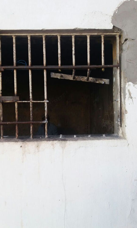 Três detentos serraram as grades e escaparam da Delegacia de Altos