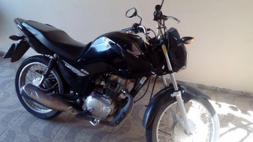 O assaltante ainda levou a motocicleta modelo Honda Fan de cor preta, placa PIB-0063-JF, ano 2014