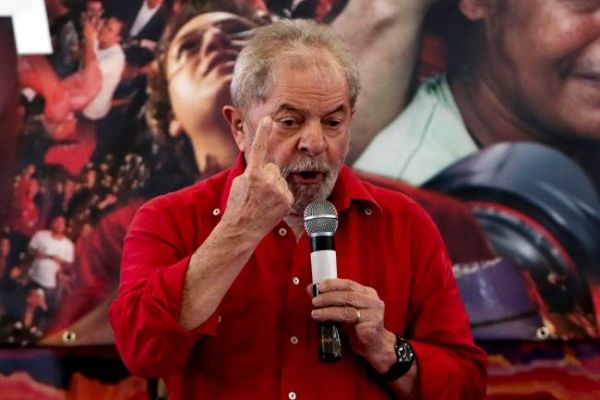 Ex-presidente Lula discursa em evento organizado pelo sindicato dos metalúrgicos em Diadema, São Paulo