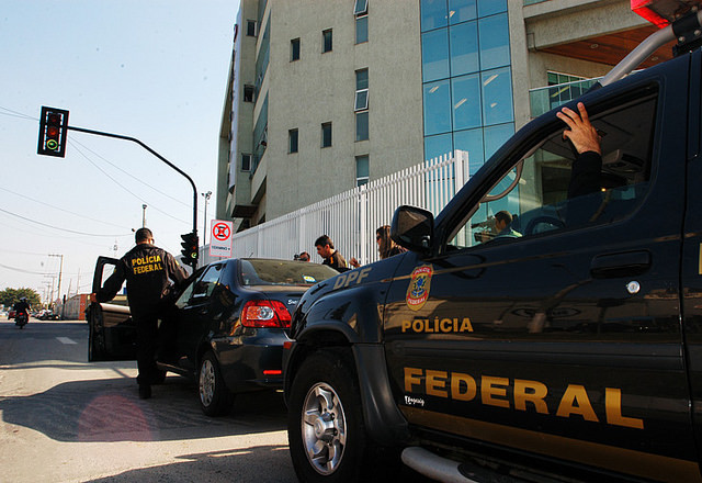 A Polícia Federal está cumprindo mandados no Piauí e no Ceará