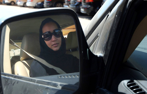 Mulheres árabes ganharão permissão para dirigir.