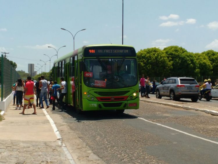 Promessas de melhorias continuam sem efeito no cotidiano dos usuários do transporte público