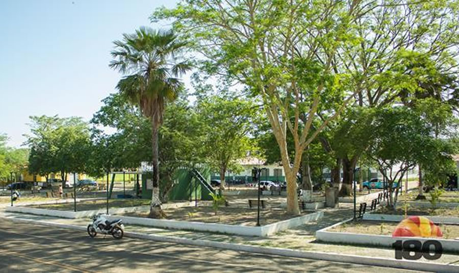 Praças de Miguel Alves