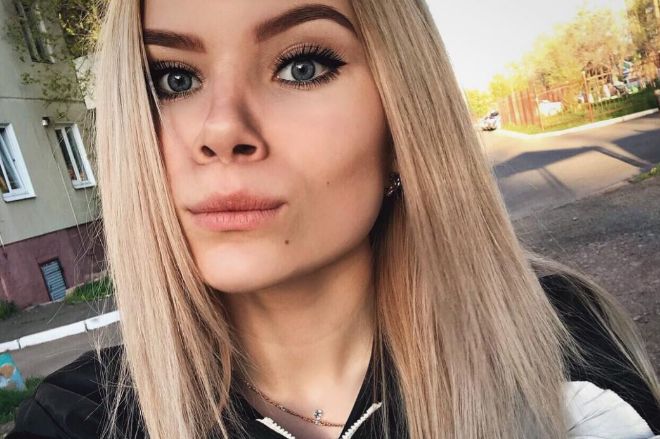 Irina Rybnikova adolescente morre eletrocutada após iPhone cair em banheira