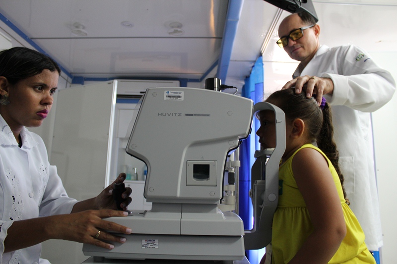 Consultas gratuitas irão disponibilizar óculos e aparelhos auditivos para crianças. Foto: Ascom Semec.