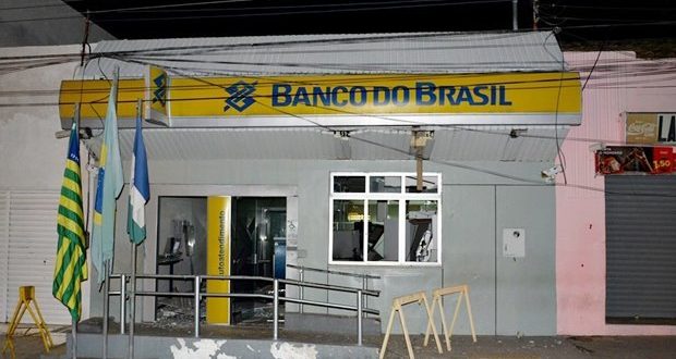 Agência do Banco do Brasil dinamitada, Foto Reprodução.