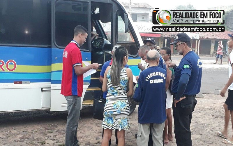 fiscalização a ônibus no terminal rodoviário José de Araujo Chaves