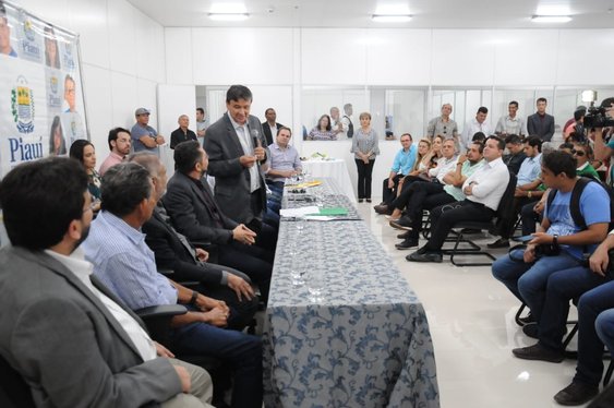 governador inaugura espaço da cidadania em Picos