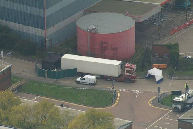 caminhão encontrado no Reino Unido com 39 corpos