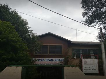 Fachada da Escola Estadual Raul Brasil, em Suzano