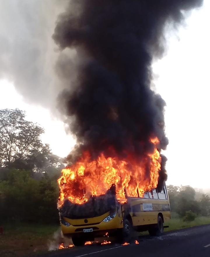 Incêndio ônibus escolar
