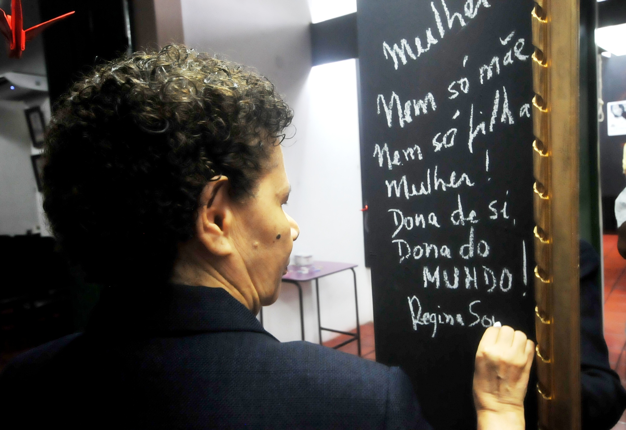 regina sousa visita mostra contra feminicídio no museu do Piauí