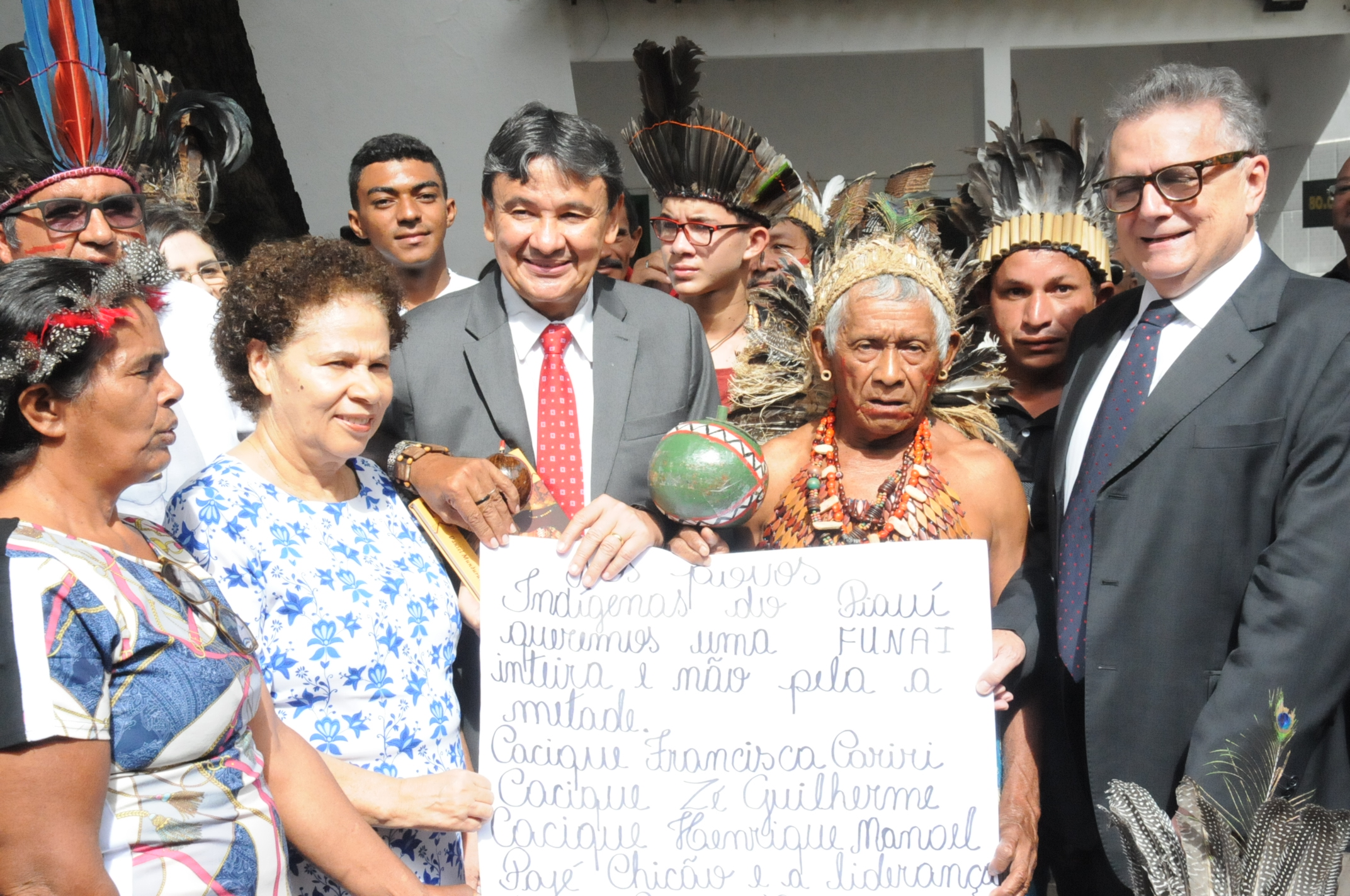 Regina Sousa vai coordenar políticas para índios no Piauí
