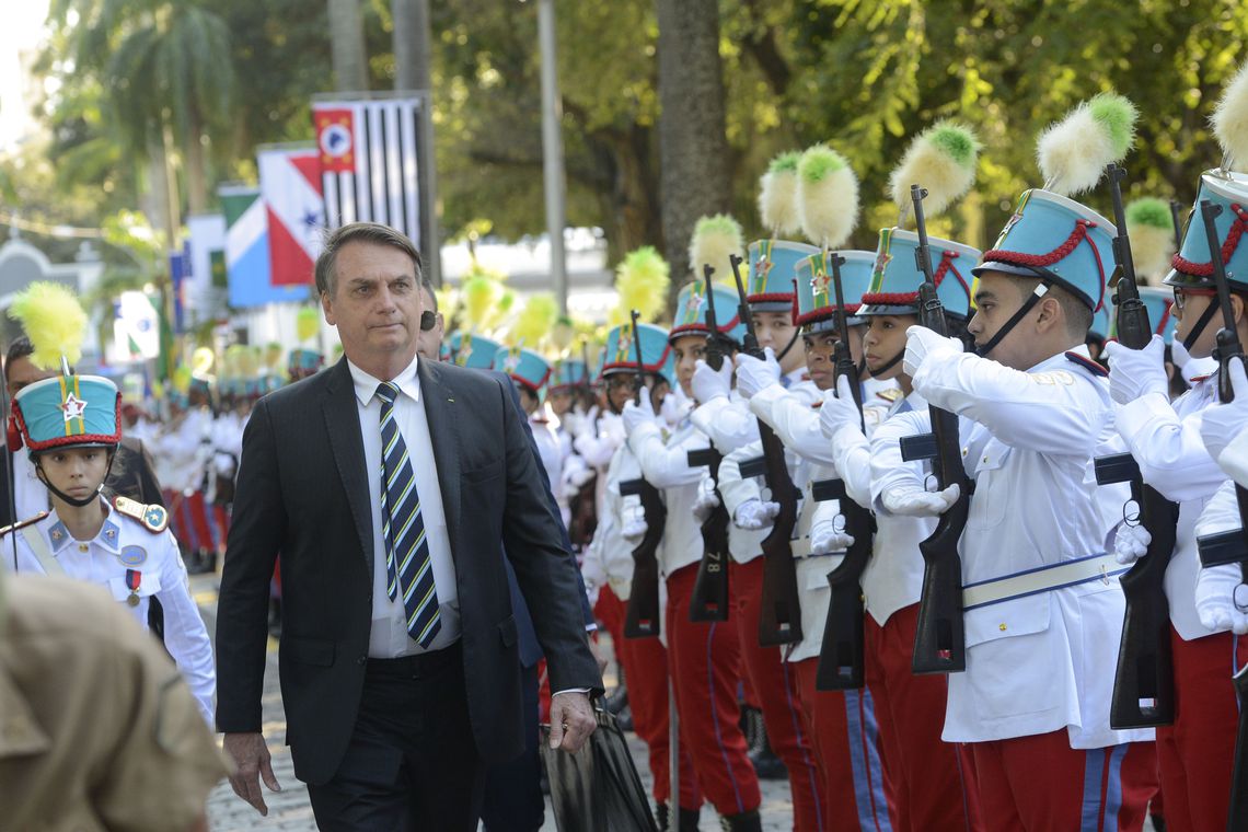 bolsonaro quer escola militar em cada capital do brasil